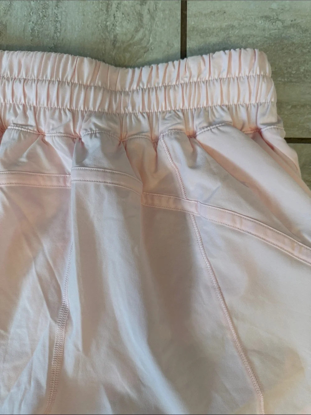 Lululemon Track That Mid-Rise Lined
Short 5" Strawberry Milkshake Size 6 - Picture 14 of 16
